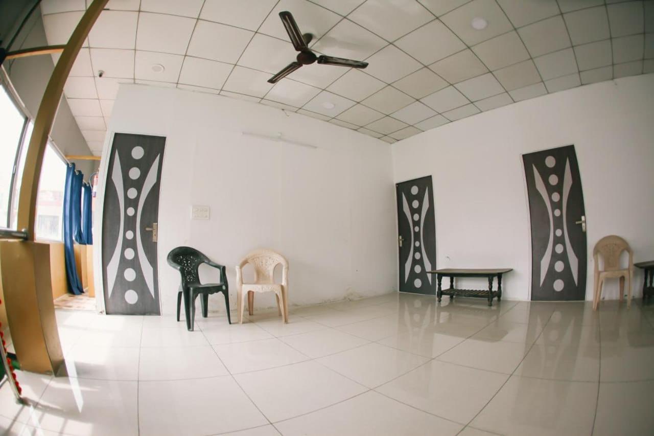 Maa Vaibhav Laxmi Guest House Rishīkesh Exteriör bild