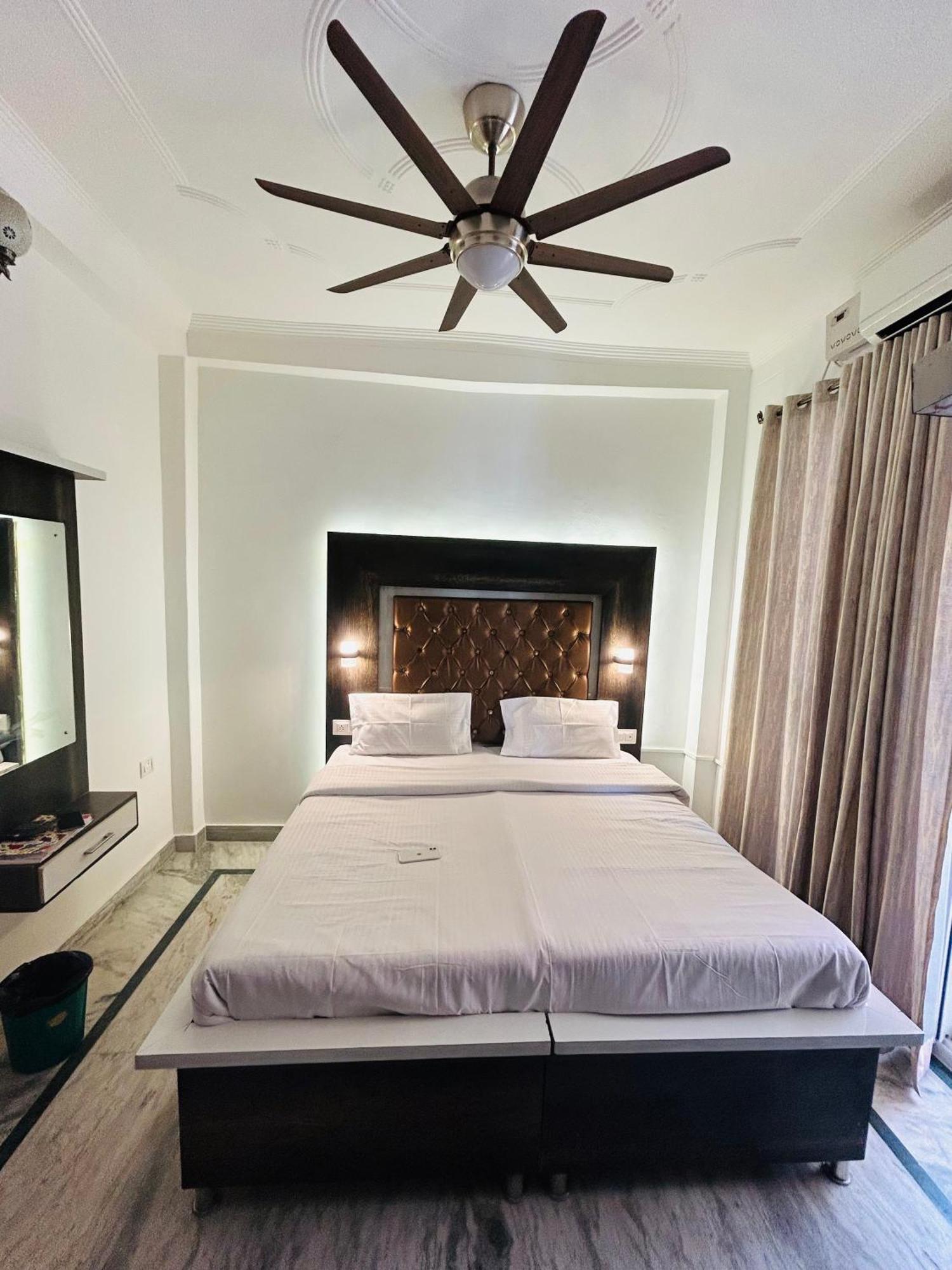 Maa Vaibhav Laxmi Guest House Rishīkesh Exteriör bild